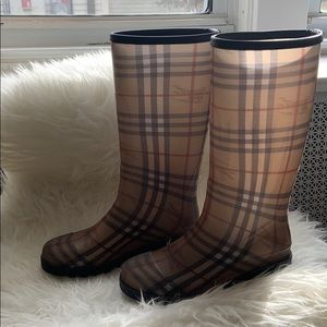 Burberry classic rain boot